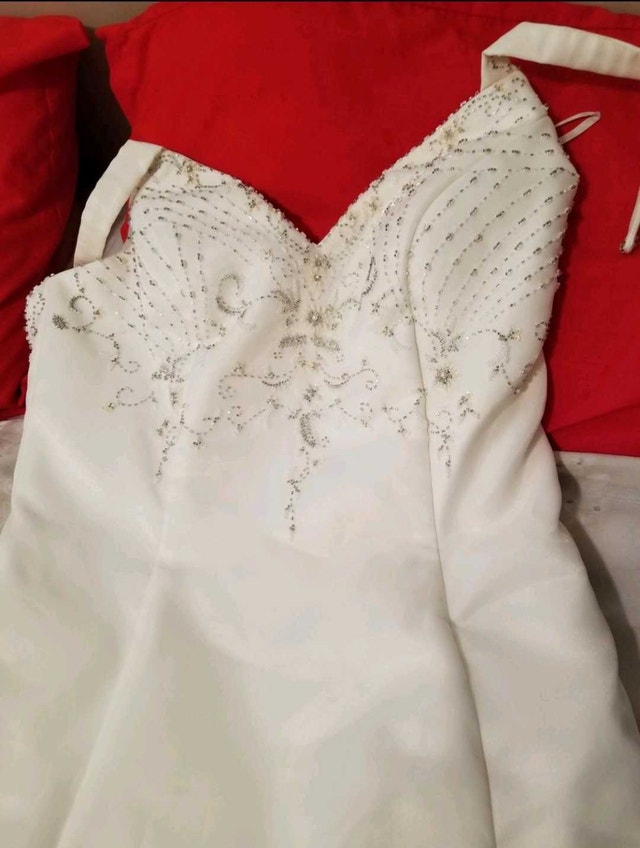 Beautiful New Wedding Dress - photo 2