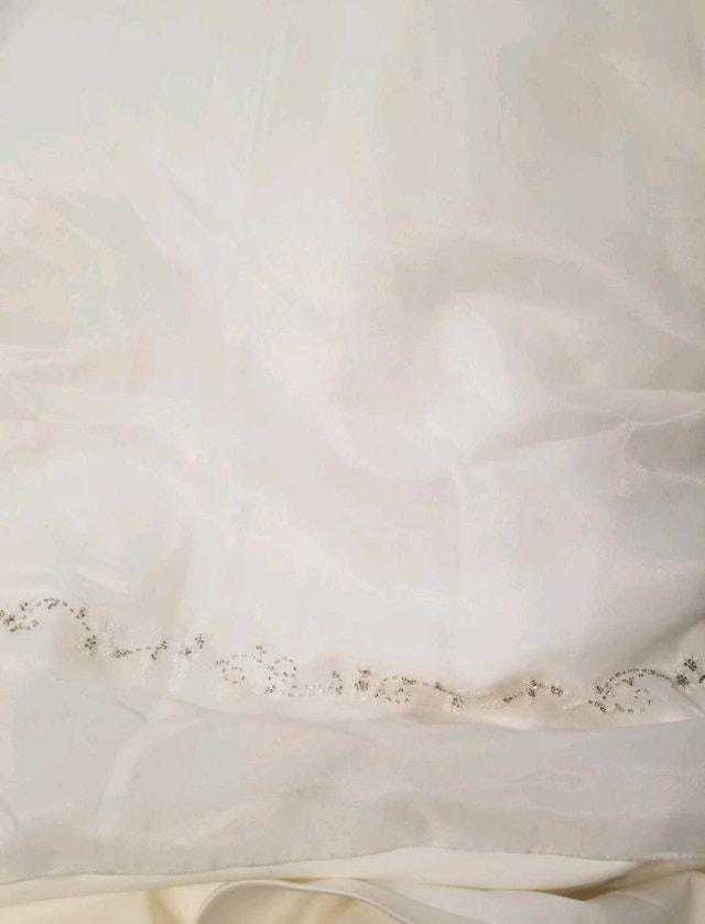 Beautiful New Wedding Dress - photo 3
