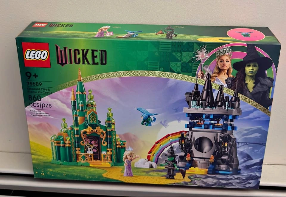 BRAND NEW, SEALED LEGO Wicked Emerald City & Kiamo Ko Castle 756