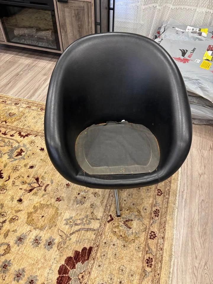 Vintage Mid-Century Modern Leather Bucket Chair – Black Genuine - photo 3