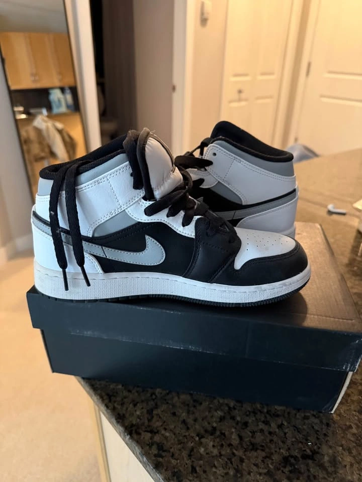 Air Jordan 1 Mid - photo 2