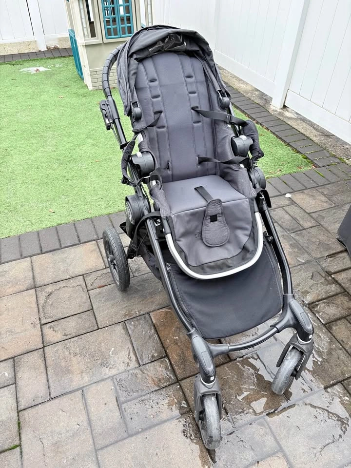 Baby jogger stroller - plenty of storage
