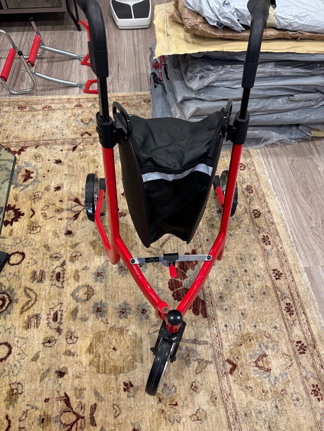 Knee Scooter / Knee Walker