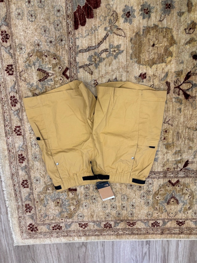North Face Men's Cargo Shorts - Large
