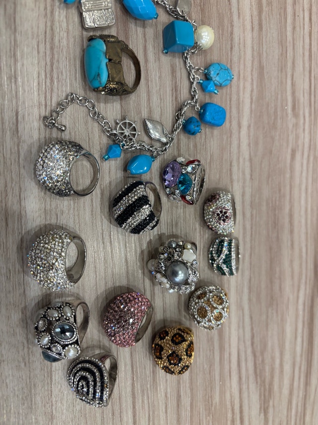 Women's Costume Jewelry Bundle - Rings & Charm Bracelet - photo 3