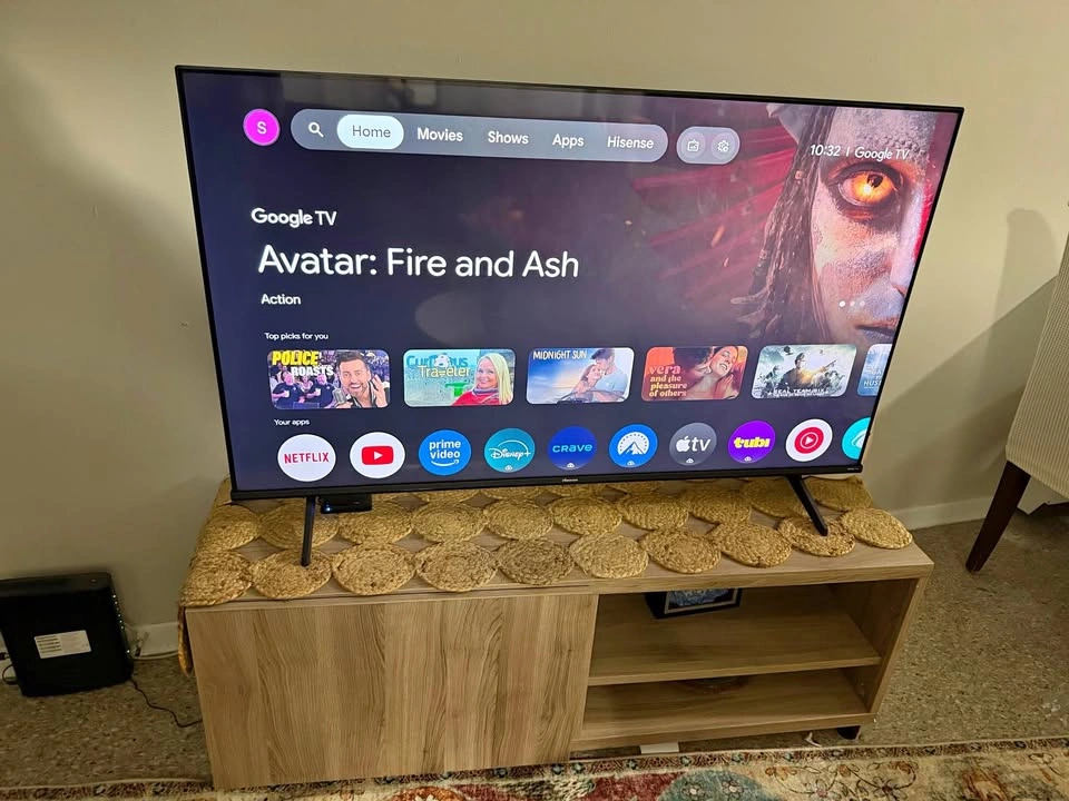 Hisense 50" QLED 4K UHD Google TV with Stand - Like New