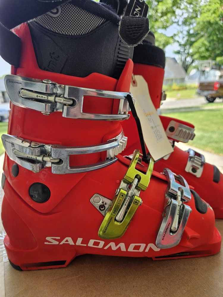 Salomon Ski Boots Men's Size 6US