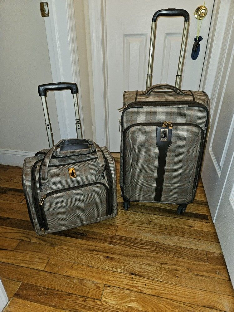 2 PC Luggage Set By London Fog