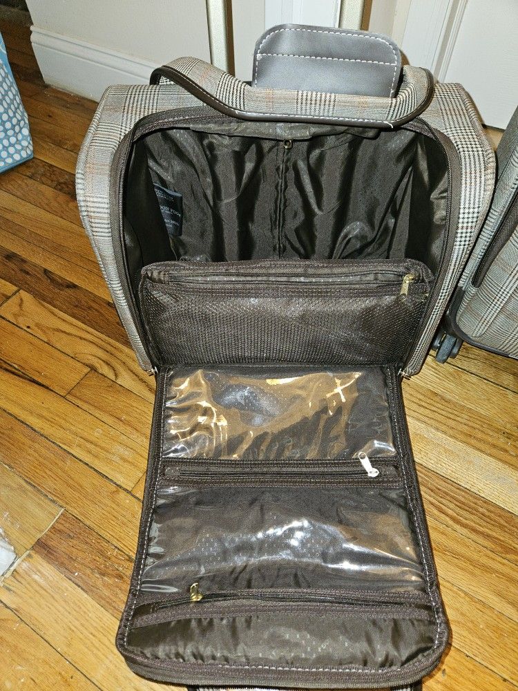 2 PC Luggage Set By London Fog - photo 4