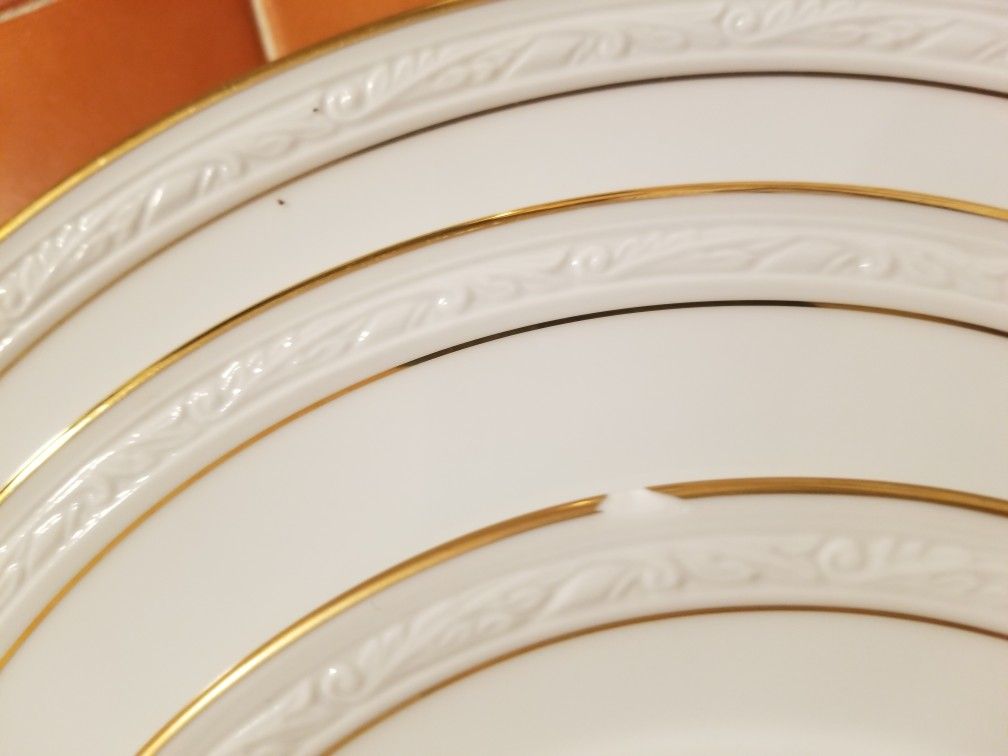 Noritake Lockleigh Fine China Set - 66 Pieces - photo 3