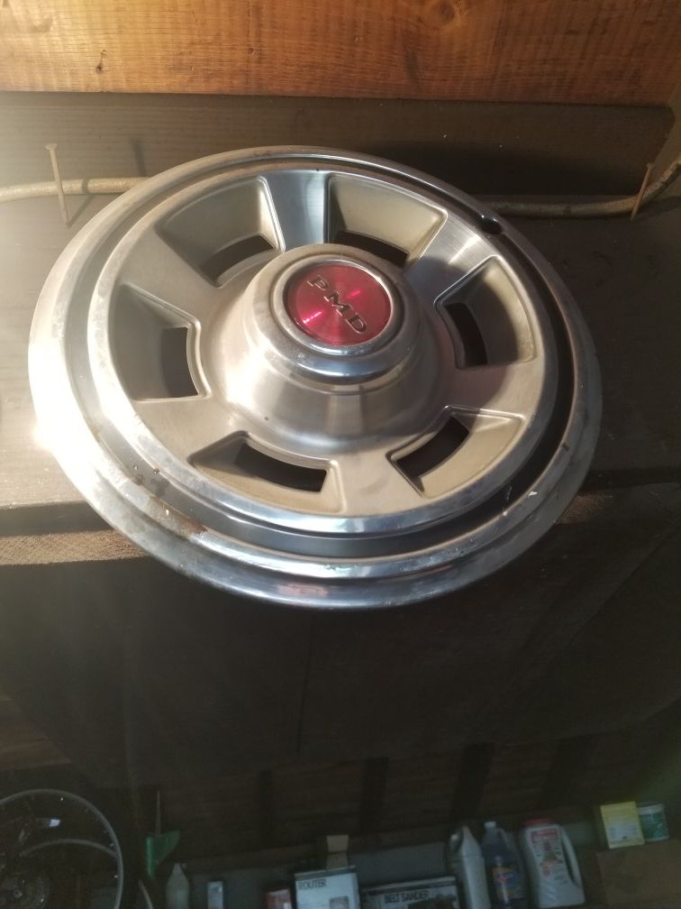 Old hubcaps - photo 3
