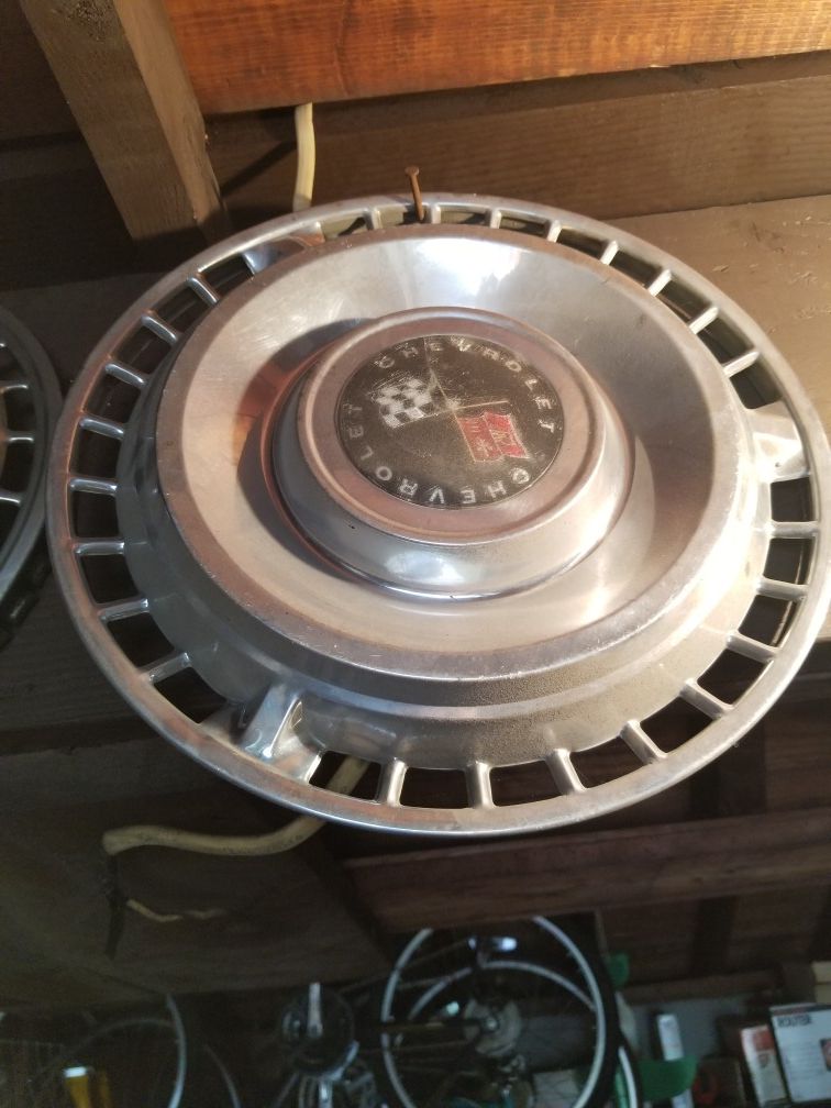 Old hubcaps - photo 4