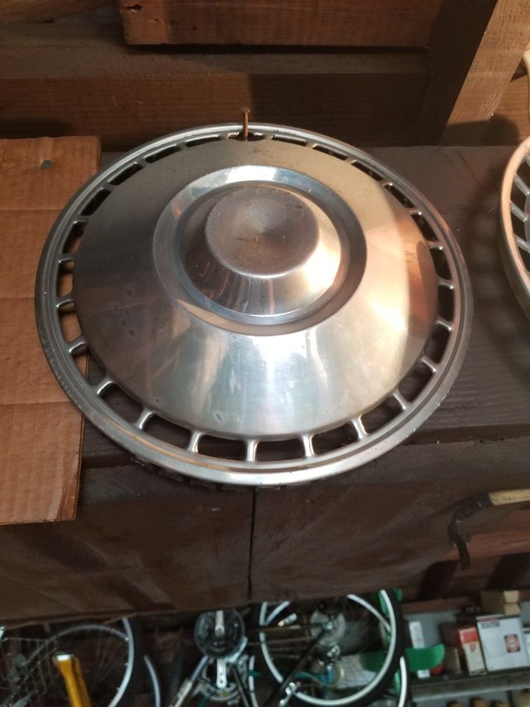 Old hubcaps - photo 5