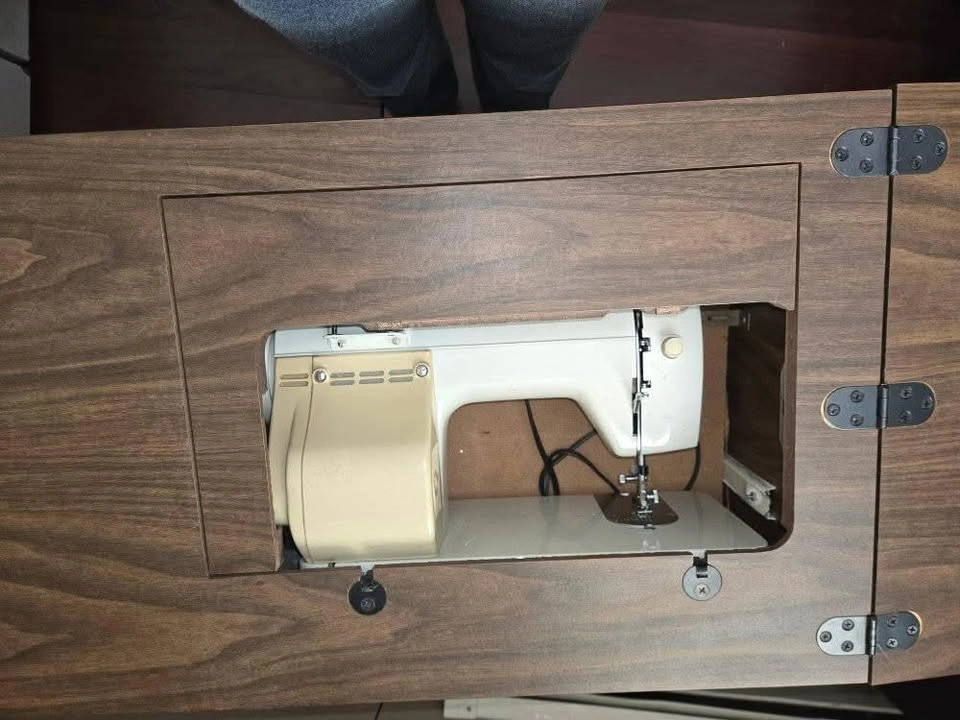 Brother Boutique 771 Sewing Machine with Cabinet - photo 3
