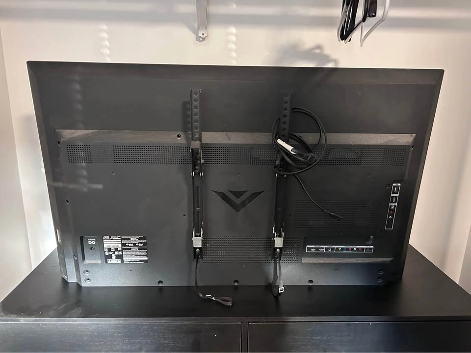 Vizio TV 43’ - photo 2