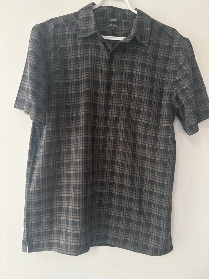 5 for $15!! Men's Medium Short Sleeve Button Down Shirts