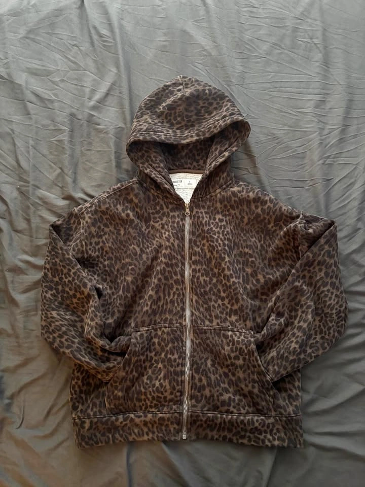 Hollister Leopard Print Boxy Fit Zip-Up Hoodie (S)