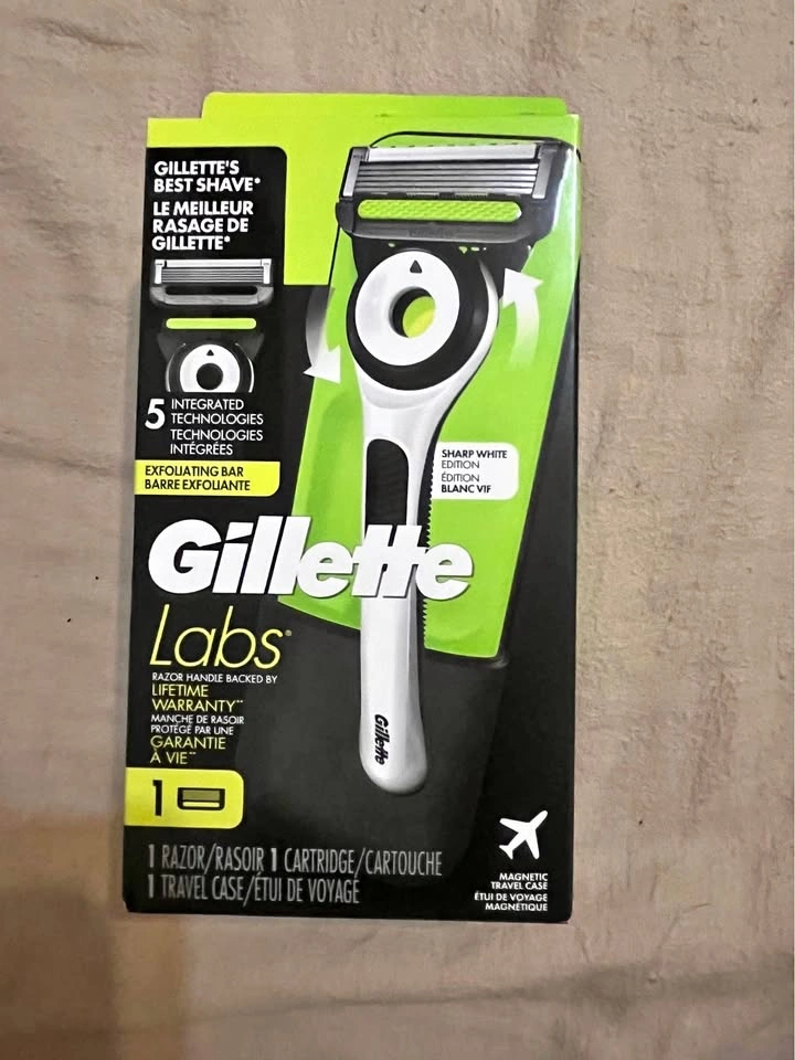 2 NEW GILLETTE RAZOR
