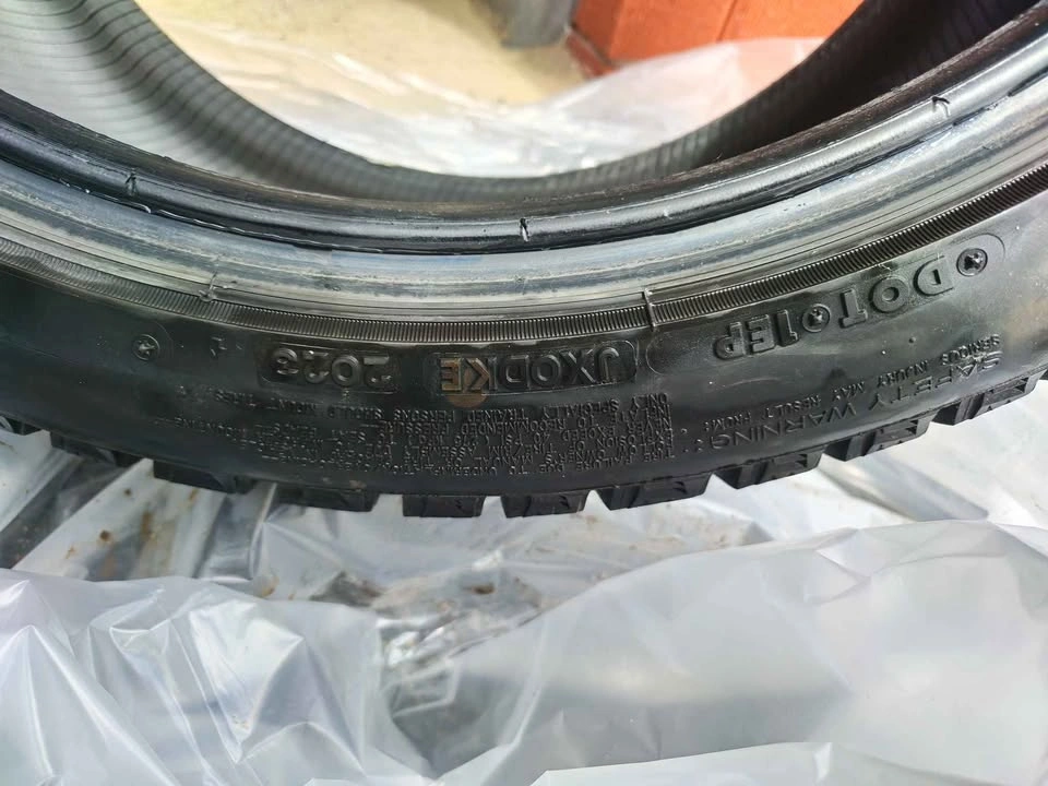 245/40r18 Bridgestone winter tires set - photo 2