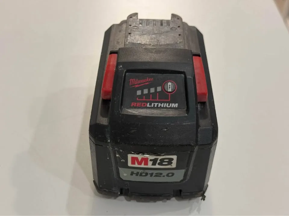 Milwaukee M18 12.0 Ah REDLITHIUM HIGH OUTPUT (HD) Battery image indicator(2)