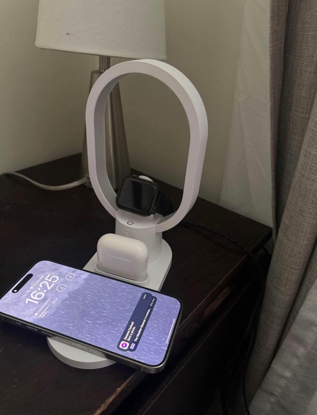 3 in 1 Charging Station - photo 2