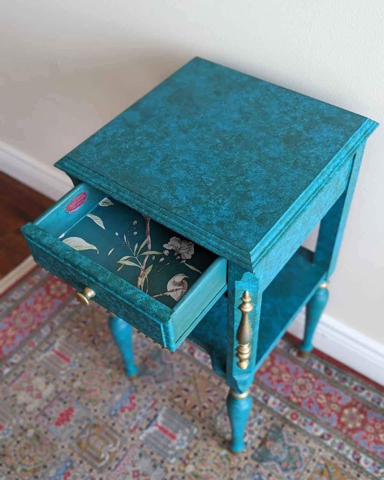Accent Table and mirror - photo 4