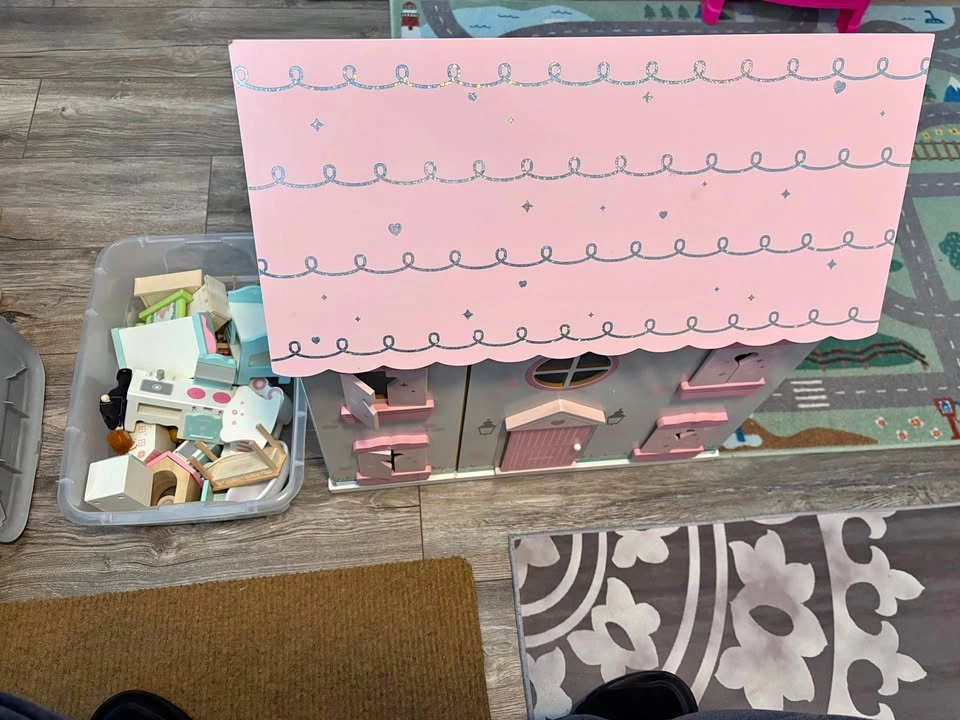 Wooden Dollhouse with accessories