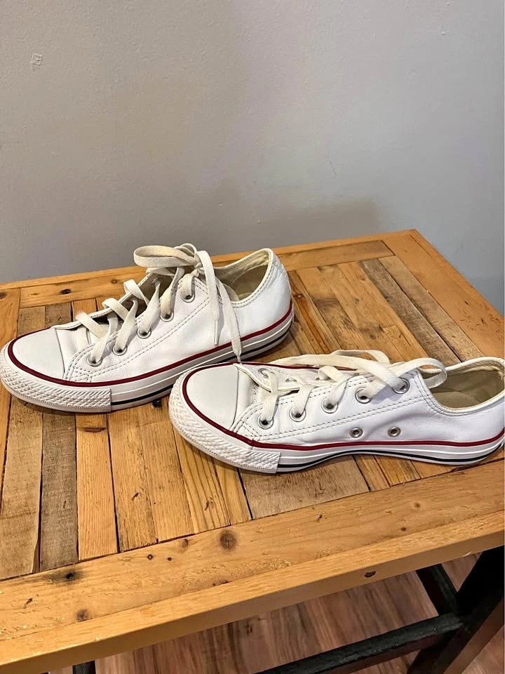 Converse Size 4
