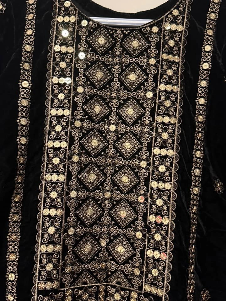 Velvet black n skin suit - photo 2