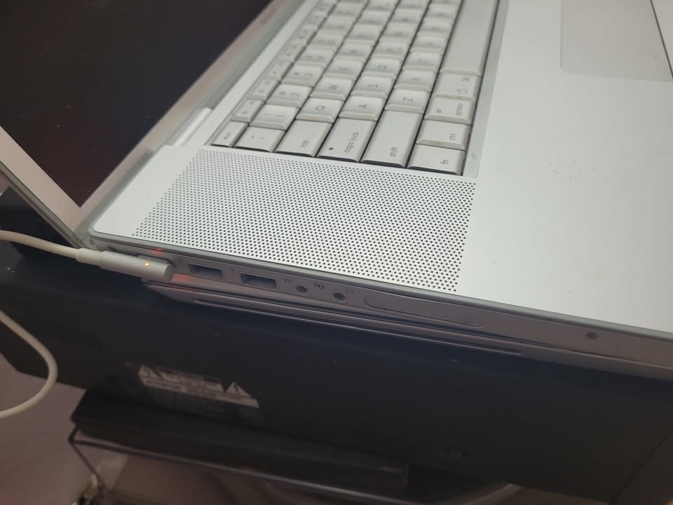 Apple MacBook Pro A1212 - photo 4