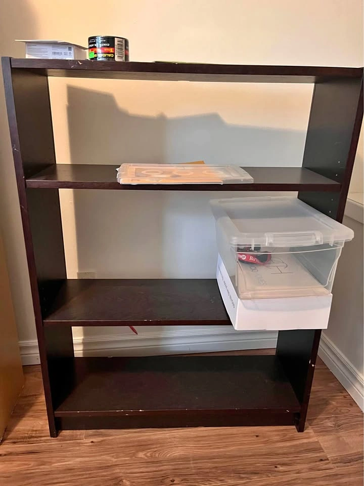 Bookshelf with 3 shelves