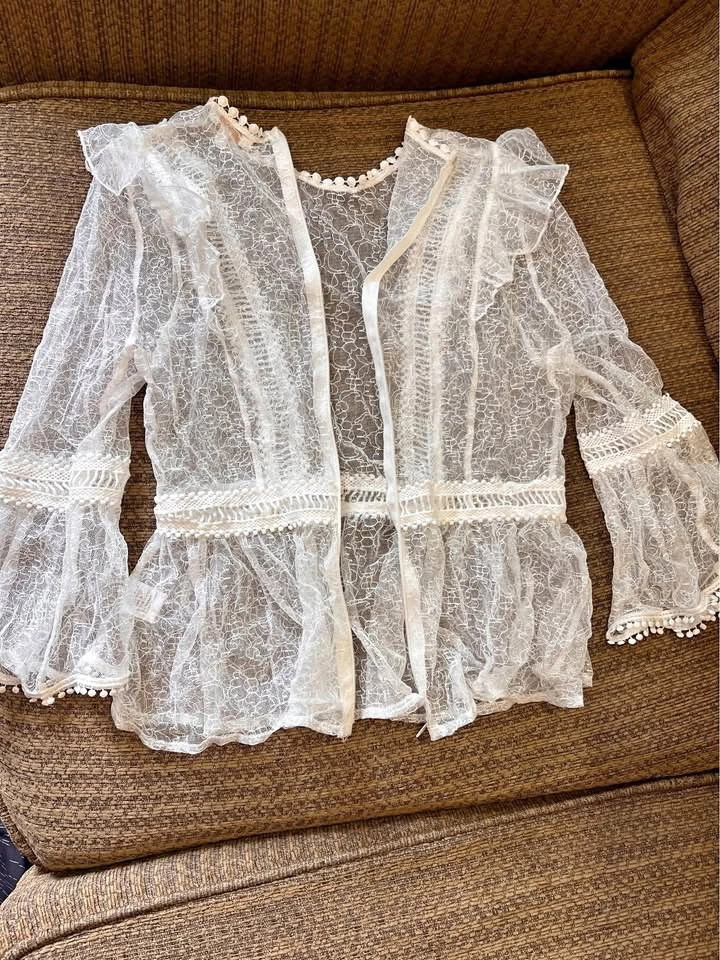 Lace long sleeve ruffle blouse