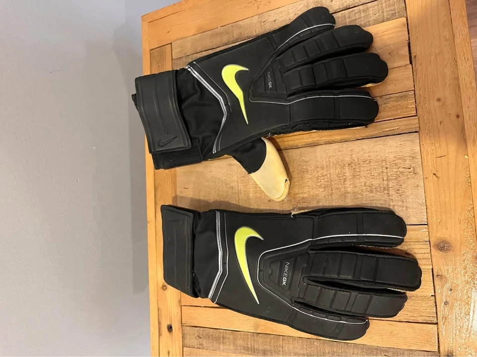 Nike Soccer Goalie Gloves - photo 2