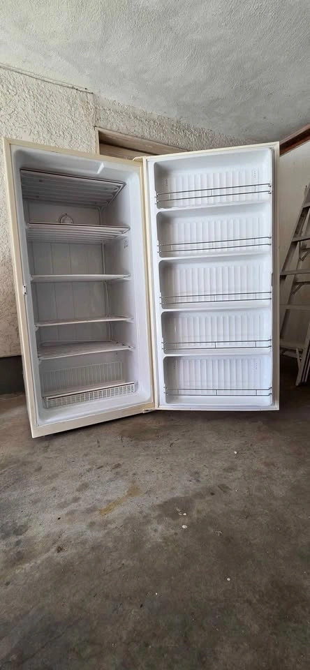 Stand Up Freezer - photo 2