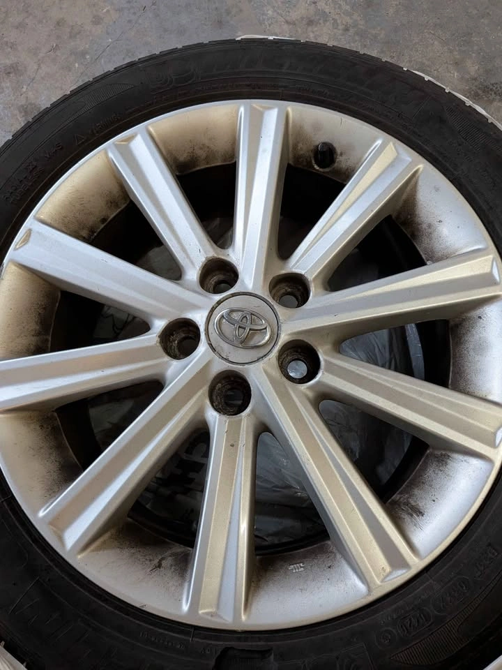 All Season Tires with Standard Alloy Rims (Camry) 215/55/R17