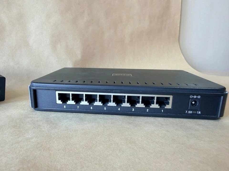 D-Link DGS-2208 8-Port Gigabit Ethernet Switch - photo 2