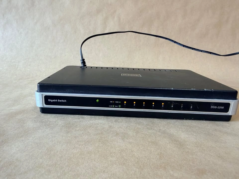 D-Link DGS-2208 8-Port Gigabit Ethernet Switch - photo 4
