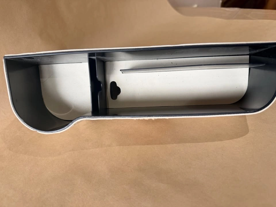 Car Sun Visor Tissue Box Holder - photo 3
