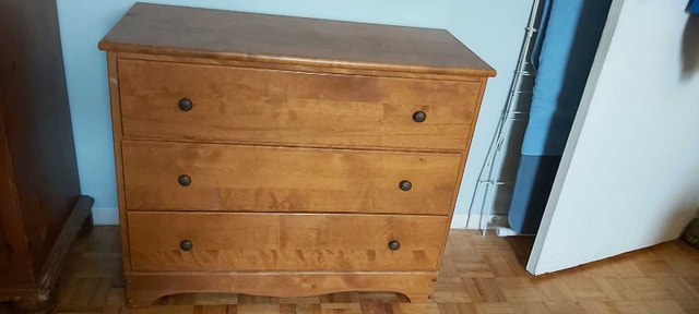 Small 3-drawer solid wood dresser