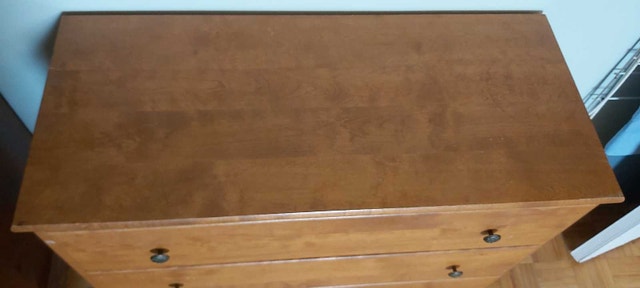 Small 3-drawer solid wood dresser - photo 4