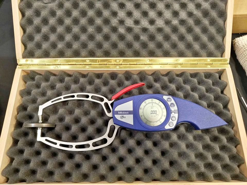 Mitutoyo 209-533 Caliper Gauge, Inch/Metric Digimatic 0-2.36"