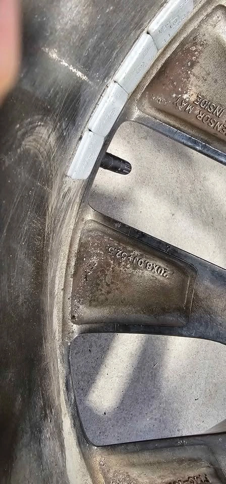 Ford Edge OEM Rims with All Season Tires 245/50R20 - photo 3
