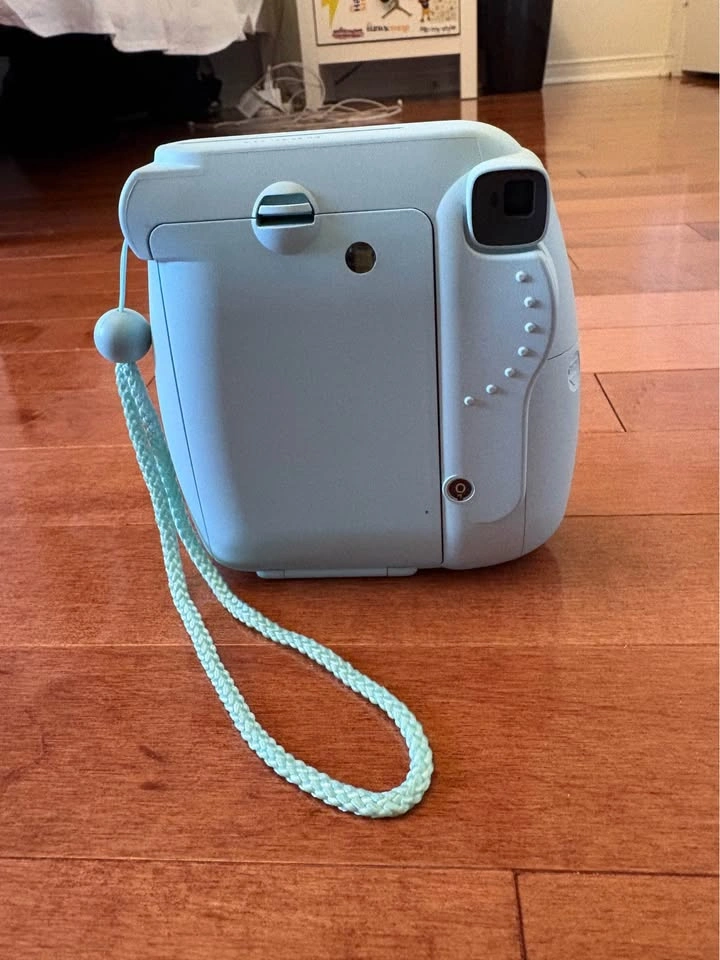 Fuji Film Polaroid Camera - photo 2