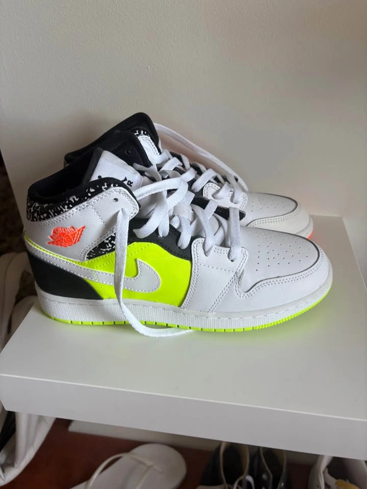 Air Jordan 1 Mid 'Composition Notebook' Size 5.5Y - photo 2