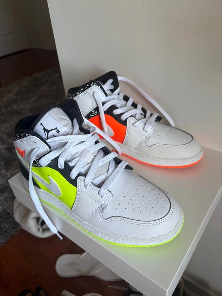 Air Jordan 1 Mid 'Composition Notebook' Size 5.5Y - photo 3