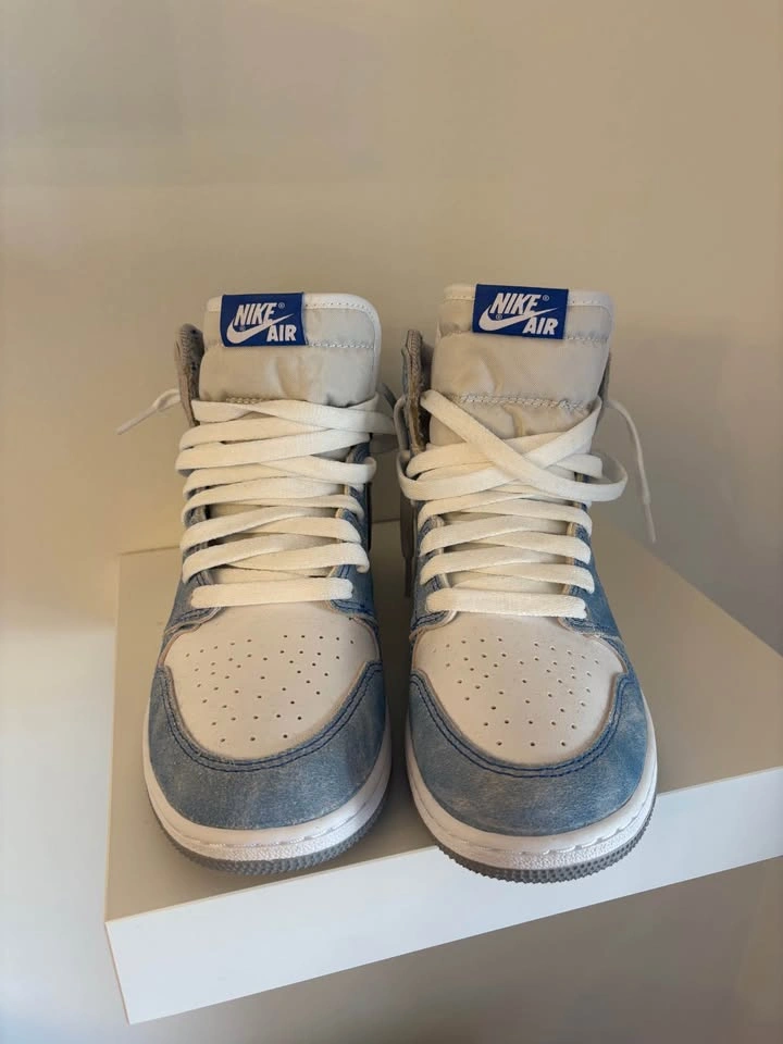 Air Jordan 1s High OG Hyper Royal - photo 2