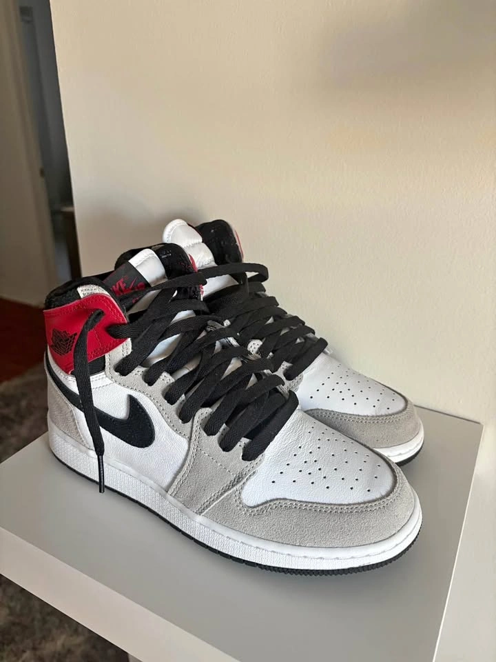 Air Jordan 1 Retro High Smoke Grey