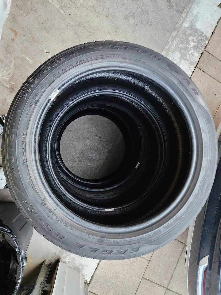 4x Goodyear Eagle RS-A2 Tires 245/45R19 - High Performance All S - photo 4