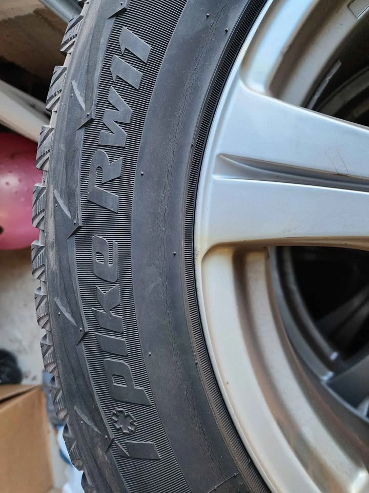 245 65 R17 Wheels Hankook Tires - Excellent Condition - photo 3