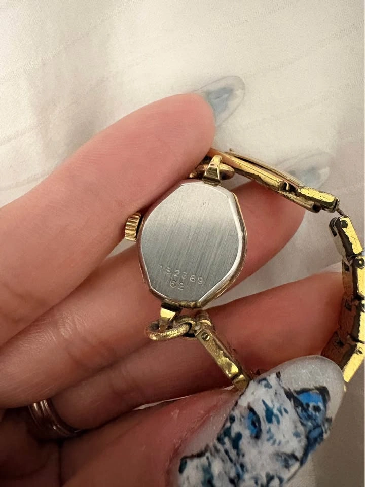 Vintage Rotary Ladies Gold Tone Watch - photo 2